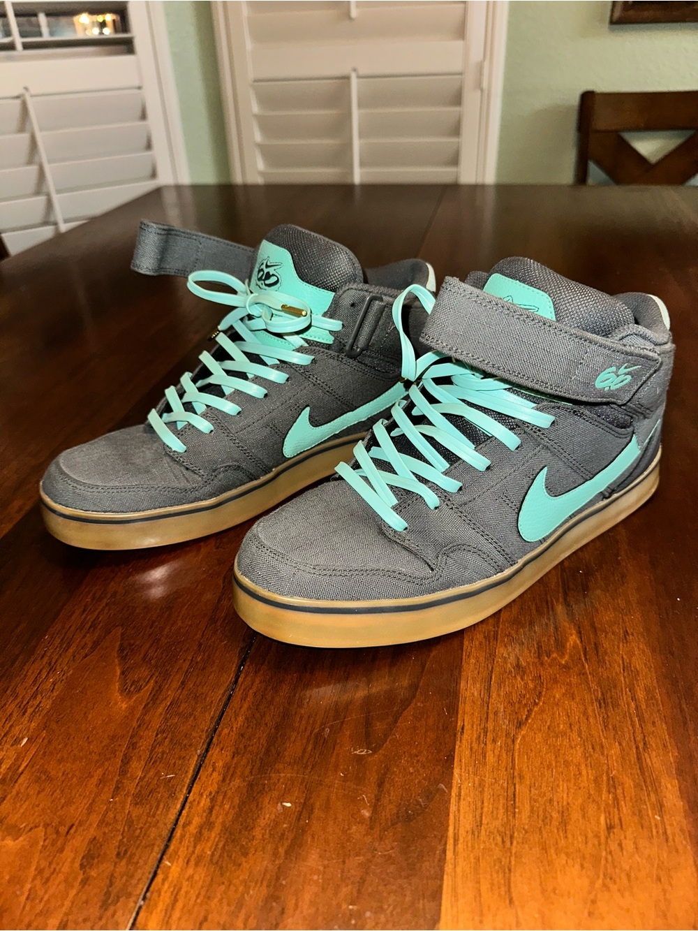 Nike SB Mogan 6.0 Mid 2 in Charcoal with Teal Accents. Mens sz 11.5. Like New.